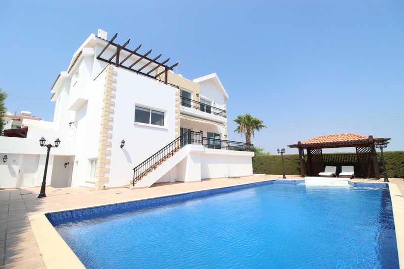 5 Schlafzimmer Gewerbliche Immobilie in Mesa Geitonia, Cyprus, Nr. 18102