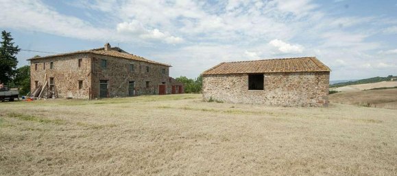 8 bedrooms House in Lajatico, Italy No. 203 5