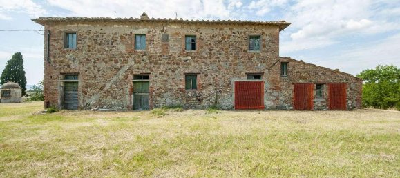 8 bedrooms House in Lajatico, Italy No. 203 2