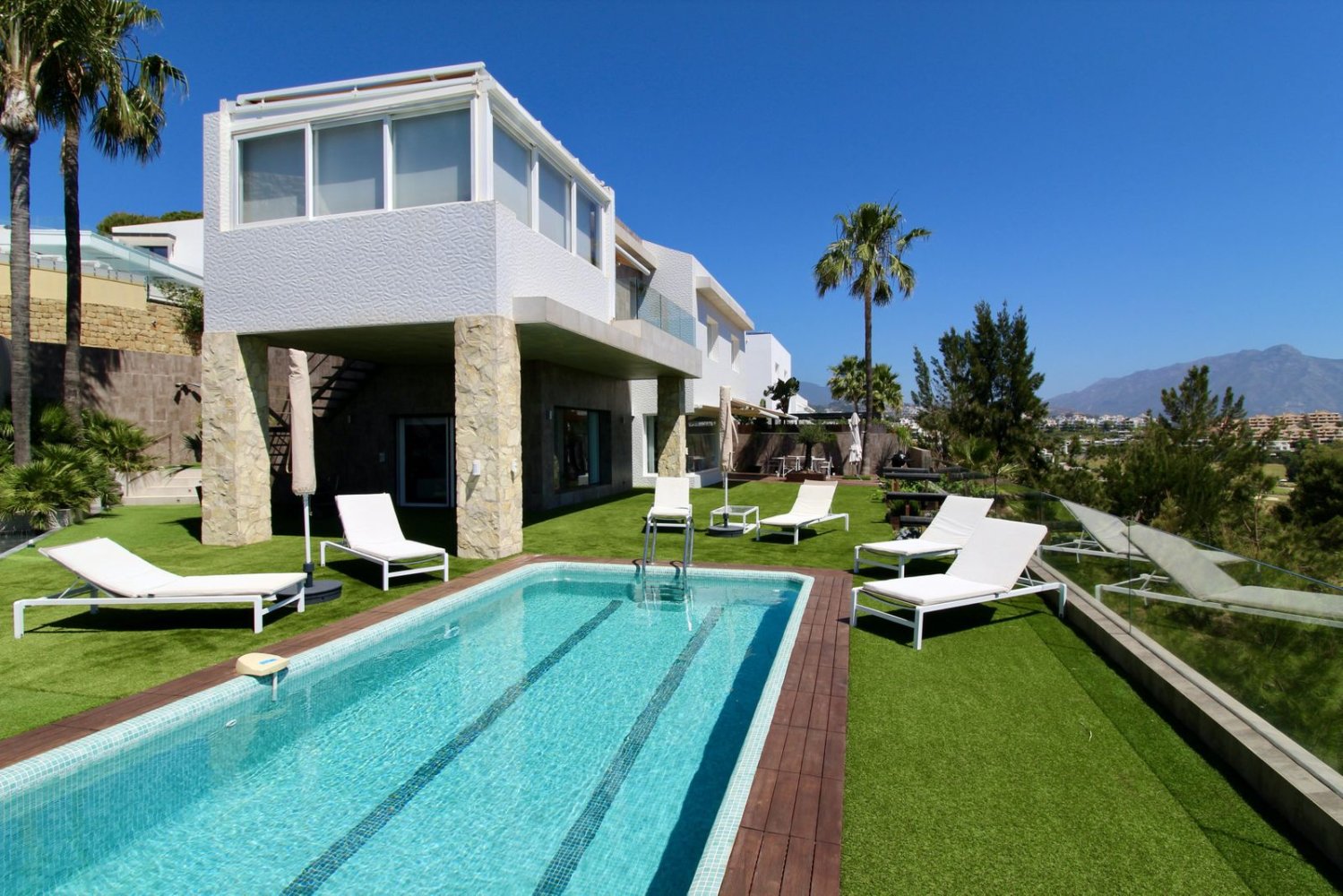 Вилла с 4 спальнями в Малага, Испания № 42403