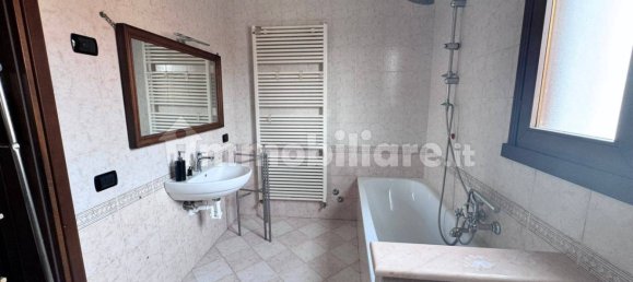 3 bedrooms House in Lendinara, Italy No. 351113 8