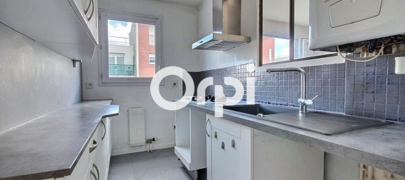 2 rooms Apartment in Elancourt, France No. 297358 4