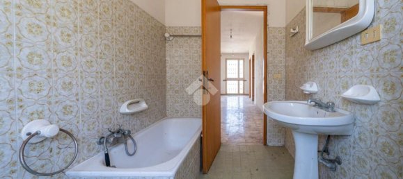 16 rooms House in Bibbiano, Italy No. 22886 15