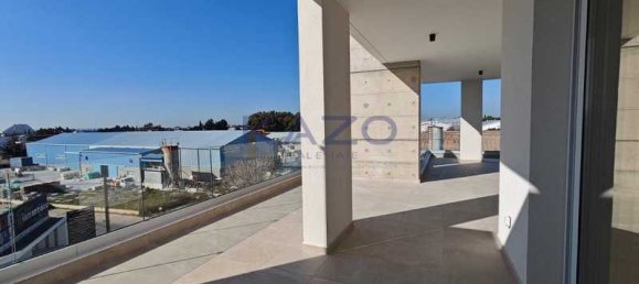 3 bedrooms Penthouse in Kato Polemidia, Cyprus No. 68043 2