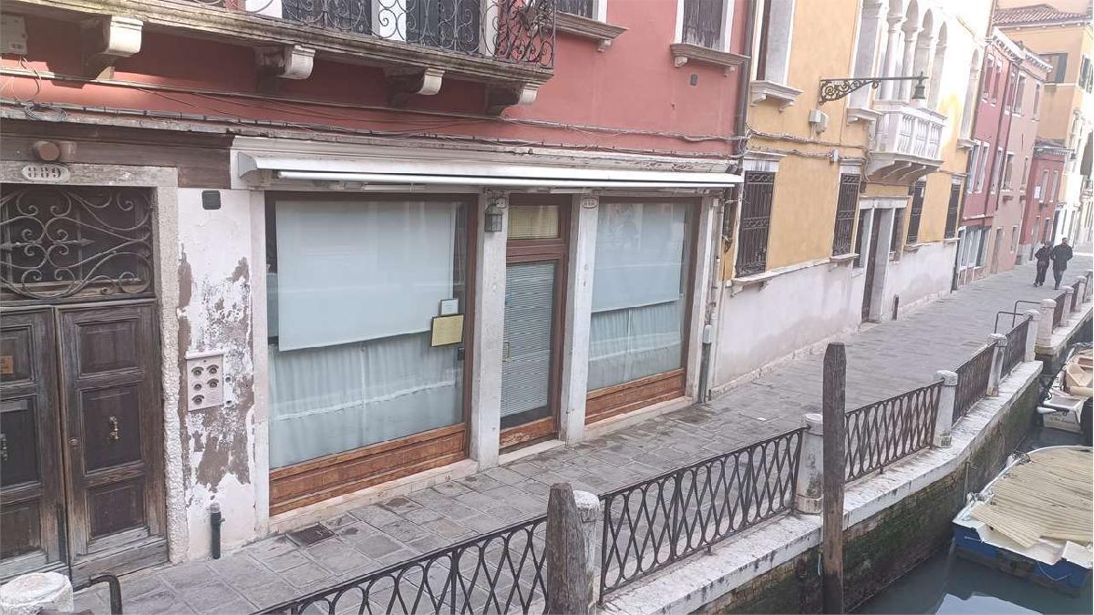 4 rooms Commercial property in Venice, Italy No. 61858