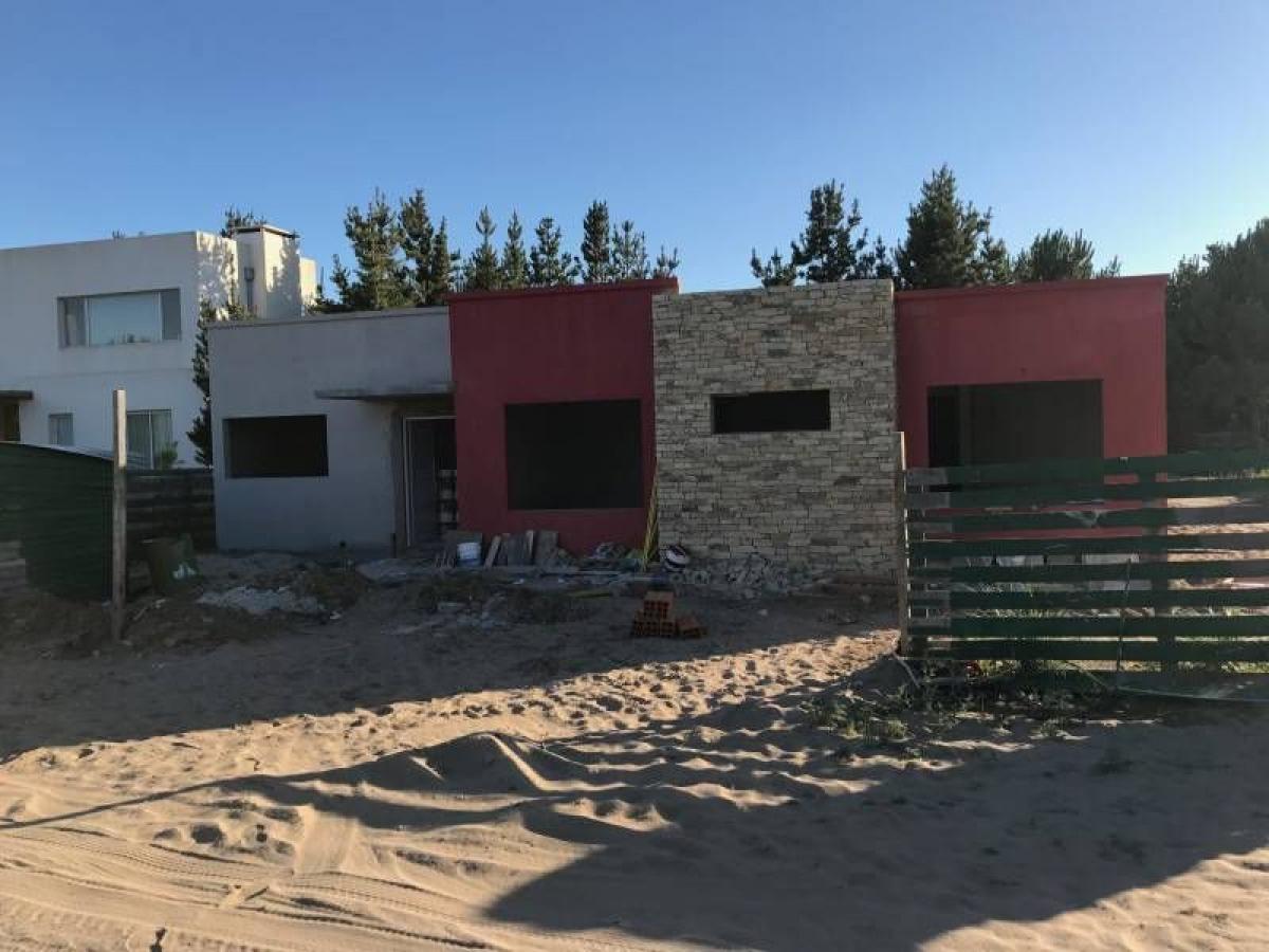 4 bedrooms House in Mar del Plata, Argentina No. 103459