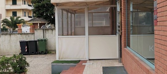 109m² Commercial property in Alba Adriatica, Italy No. 28307 3