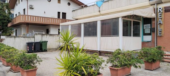109m² Commercial property in Alba Adriatica, Italy No. 28307 2