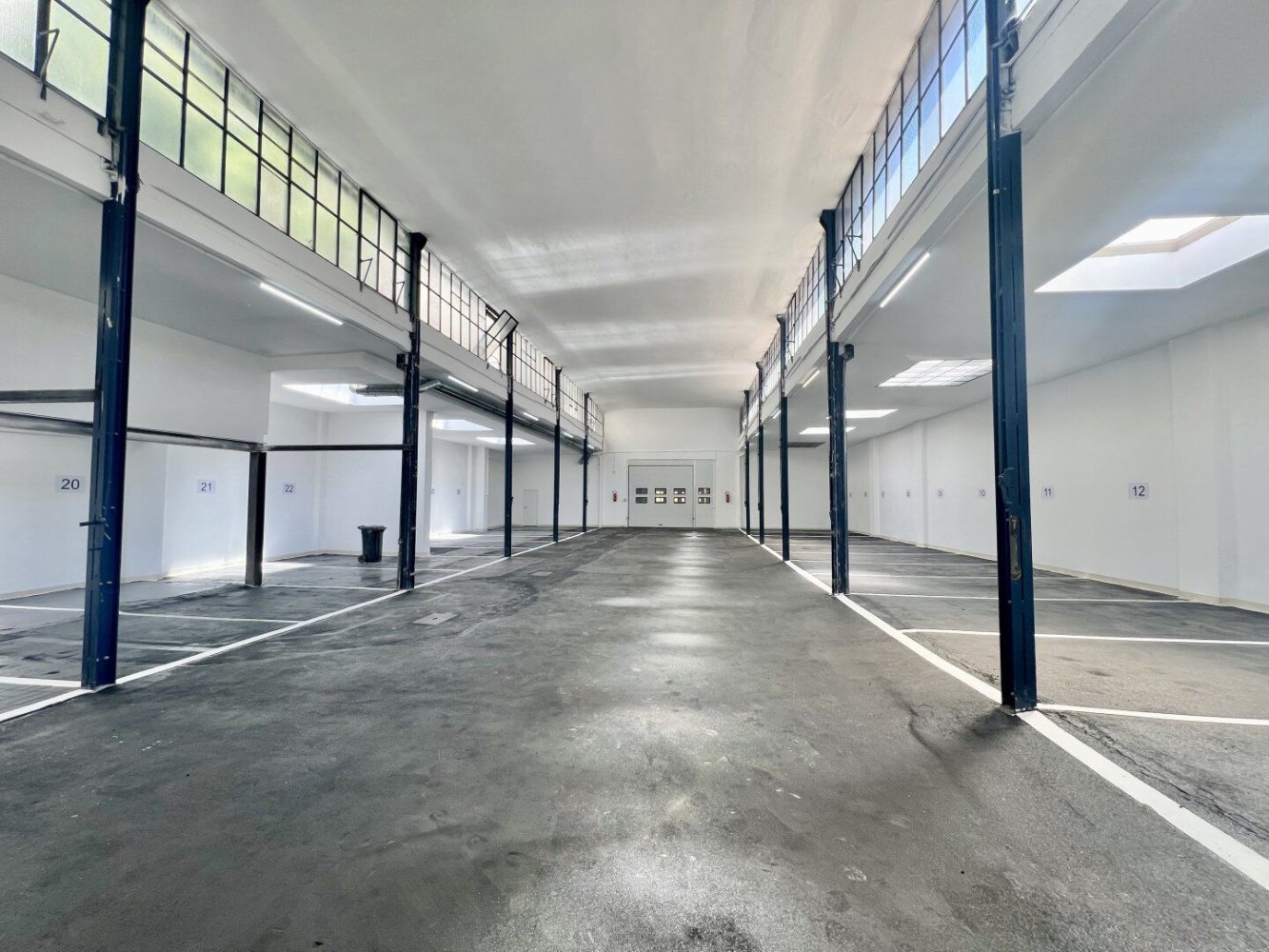  Parking in Neubau, Austria No. 193596