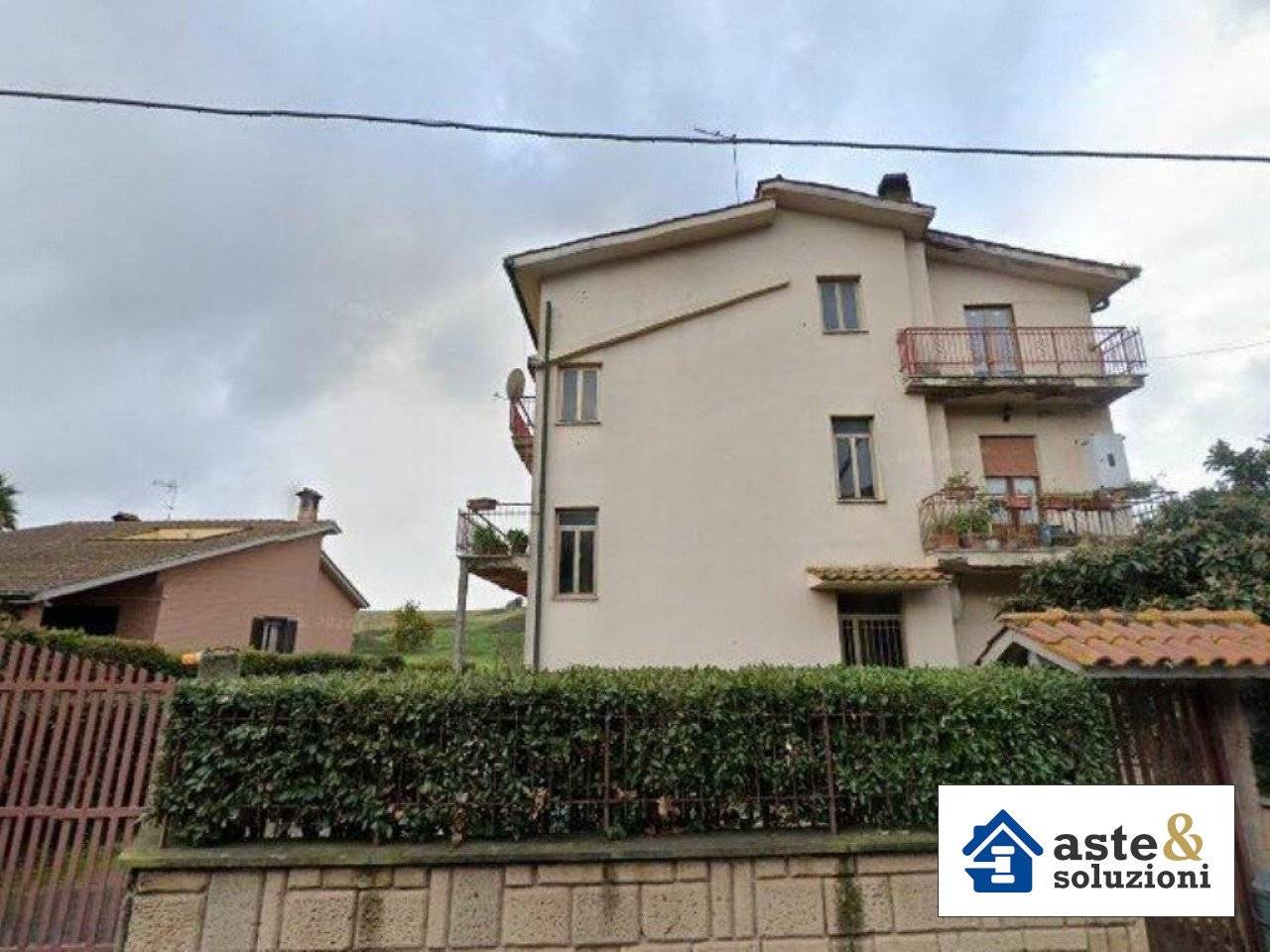 3 bedrooms Villa in Rome, Italy No. 385922