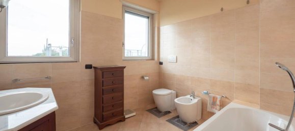 Apartamento de 5 habitaciónes en Legnano, Italy No. 142243 32