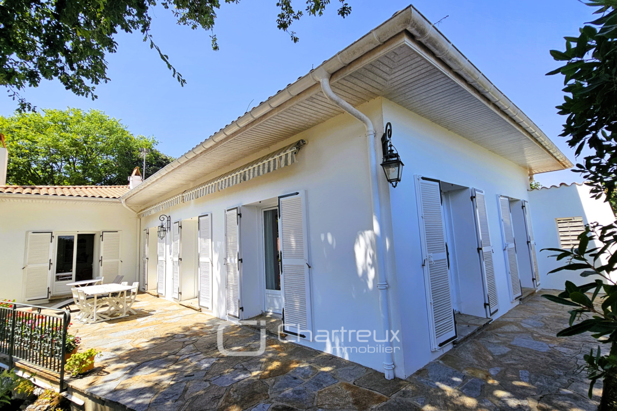 Villa de 4 dormitorios en Royan, France No. 294189