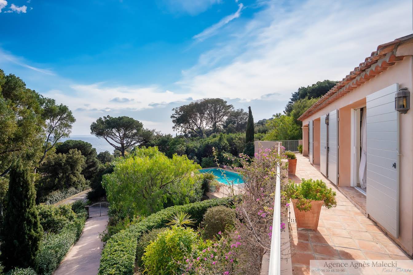 4 bedrooms Villa in Rayol-Canadel-sur-Mer, France No. 99979