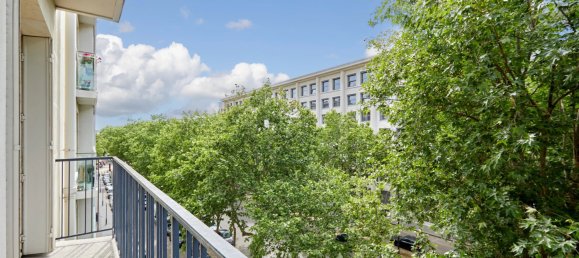 2 bedrooms Apartment in Paris, France No. 146172 3