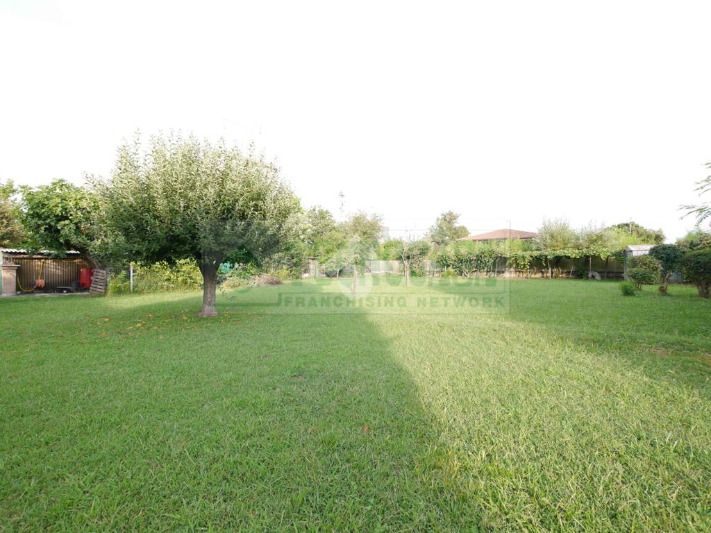 Terreno en Pumenengo, Italy 1000 m² No. 316294