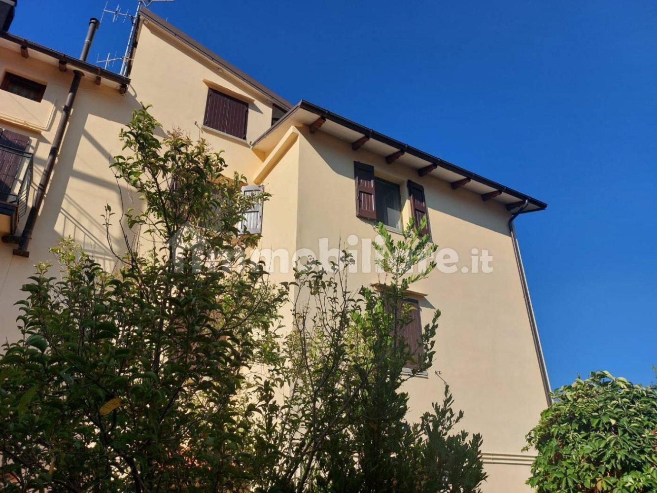 2 bedrooms Apartment in Lizzano in Belvedere, Italy No. 184007