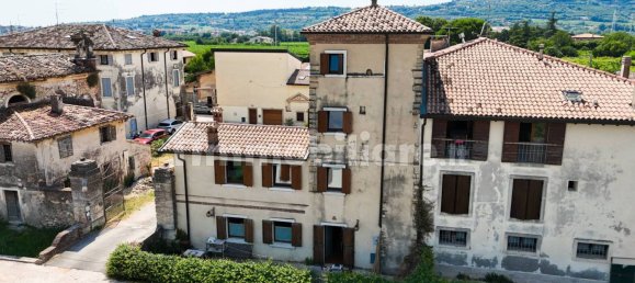 3 bedrooms House in Verona, Italy No. 340928 2