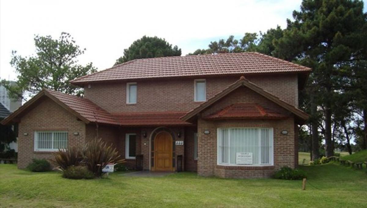 4 bedrooms House in Mar del Plata, Argentina No. 99165