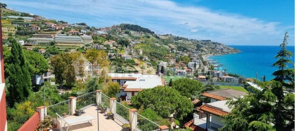 Villa de 2 dormitorios en Sanremo, Italy No. 217185 2