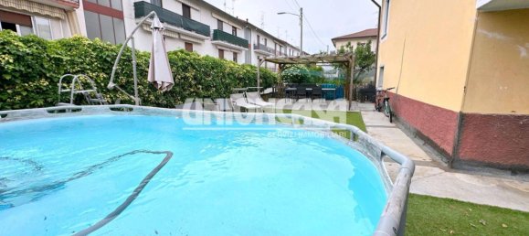 4 Schlafzimmer Villa in Malnate, Italy, Nr. 275277 12