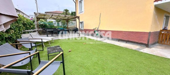 4 Schlafzimmer Villa in Malnate, Italy, Nr. 275277 10