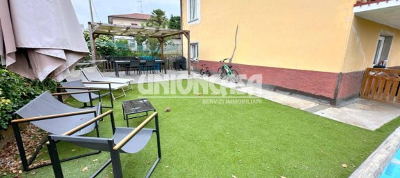 4 Schlafzimmer Villa in Malnate, Italy, Nr. 275277 11