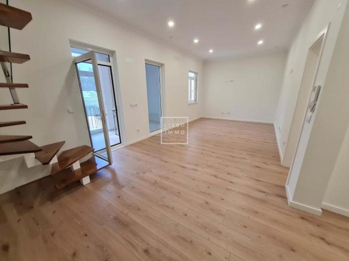 4 bedrooms House in Lisbon, Portugal No. 6149