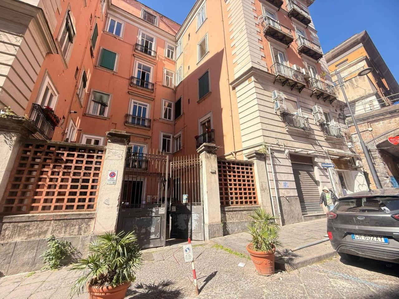 Квартира с 5 комнатами в Неаполь, Италия № 35944