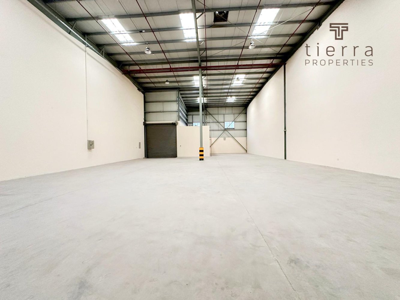 473.8m² Warehouse in Dubai, UAE No. 41595