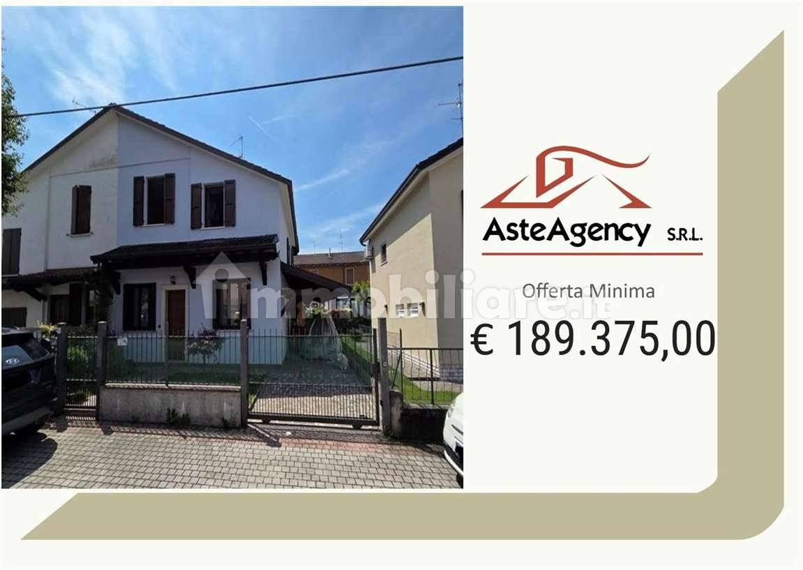 2 bedrooms House in Brescia, Italy No. 391451