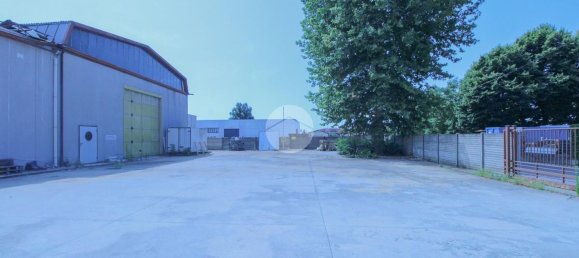 1700m² Warehouse in Monte Cremasco, Italy No. 359738 3
