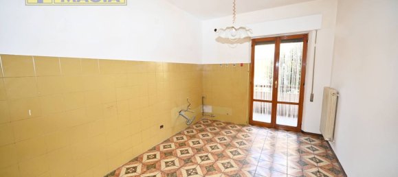 Квартира с 5 комнатами в Кастель ди Лама, Италия № 124709 8