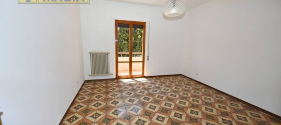 Квартира с 5 комнатами в Кастель ди Лама, Италия № 124709 6