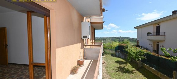 Квартира с 5 комнатами в Кастель ди Лама, Италия № 124709 5