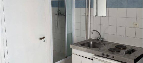 Studio in Paris, France No. 144933 3