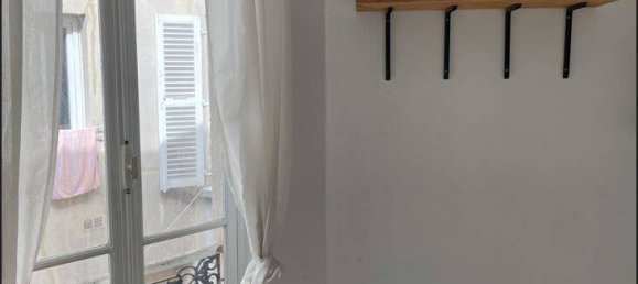 Studio in Paris, France No. 144933 2