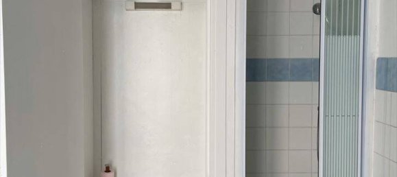 Studio in Paris, France No. 144933 6