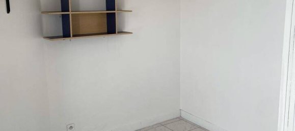 Studio in Paris, France No. 144933 4