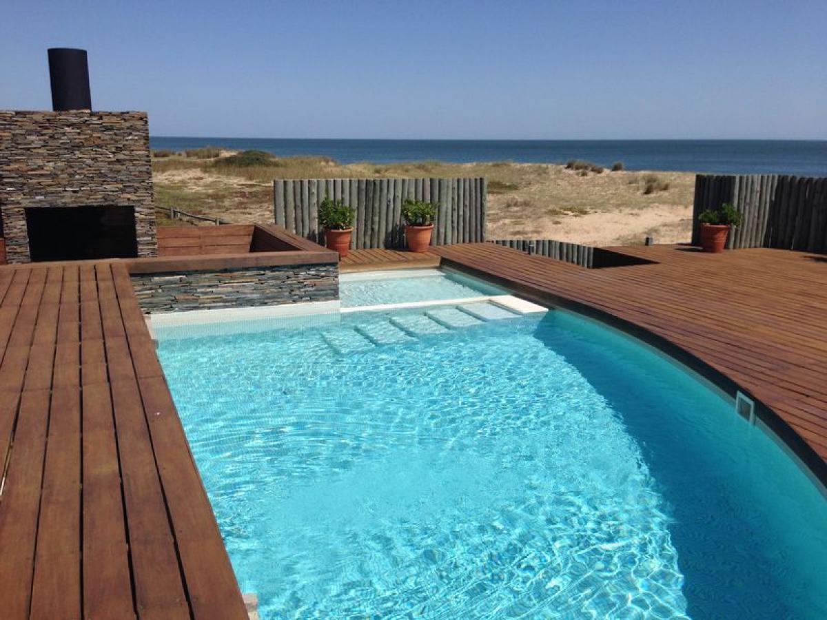 4 bedrooms House in Maldonado, Uruguay No. 12257