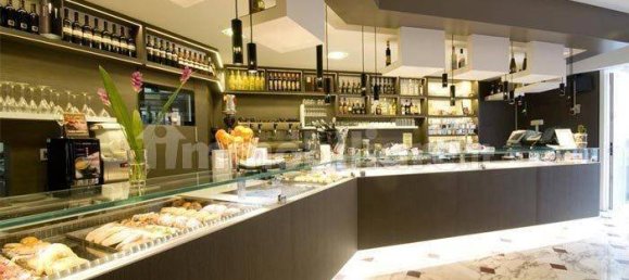 4 rooms Commercial property in Capannori, Italy No. 140288 2