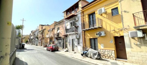 2 bedrooms Apartment in Palermo, Italy No. 264013 2