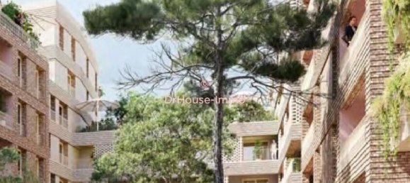 2 bedrooms Apartment in Seine-Saint-Denis, France No. 161774 2