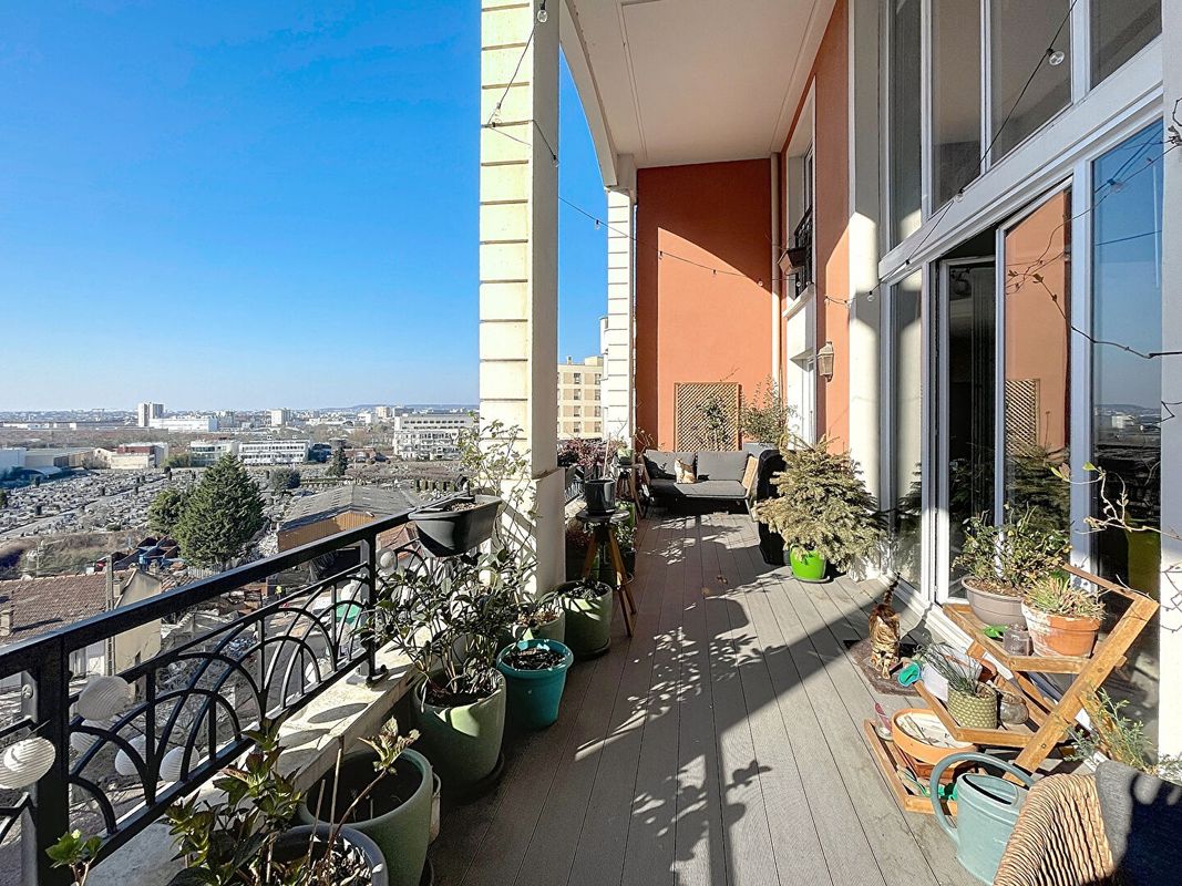 Dúplex de 3 dormitorios en Courbevoie, France No. 128916