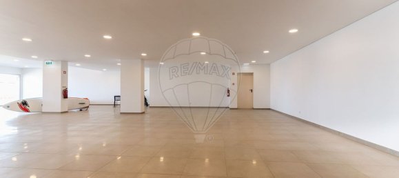 350m² Warehouse in Sesimbra, Portugal No. 50073 18