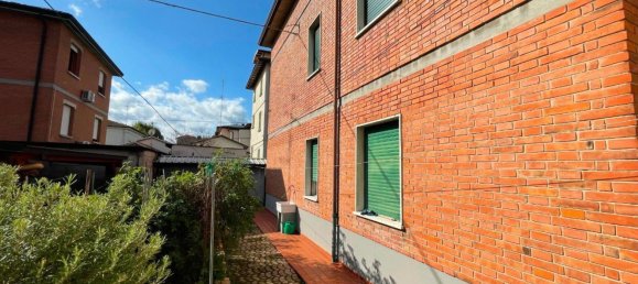 8 rooms House in Reggio Emilia, Italy No. 93096 8