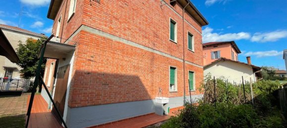 8 rooms House in Reggio Emilia, Italy No. 93096 4