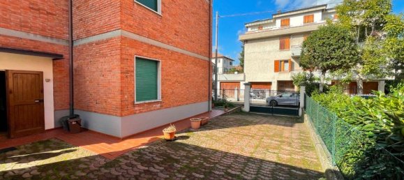 8 rooms House in Reggio Emilia, Italy No. 93096 3