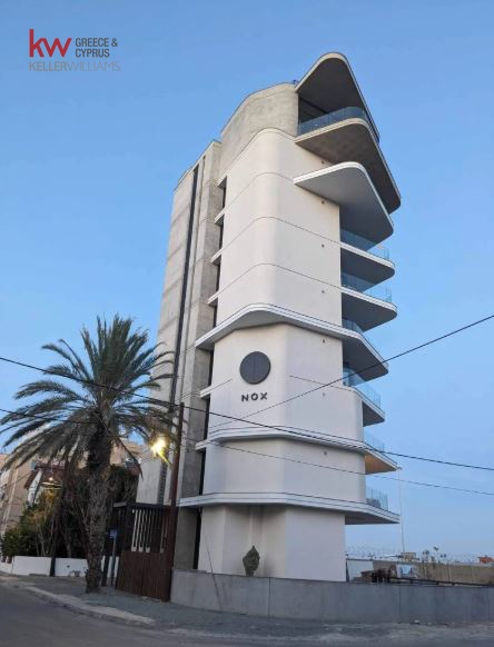 Квартира с 2 спальнями в Ларнака, Кипр № 26298