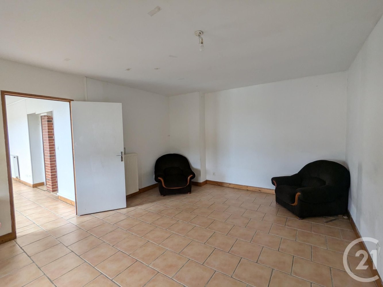 Edificio en Villers-Cotterets, France 385 m² No. 238761