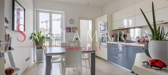 2 bedrooms Apartment in Milan, Italy No. 243438 2